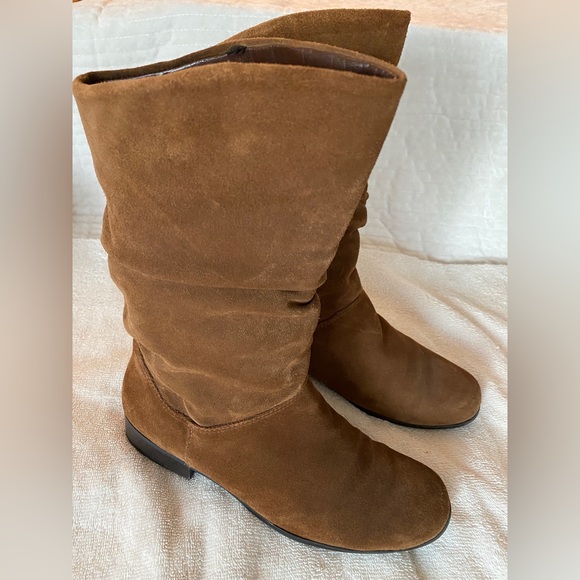 St John's Bay brown low heeled slouch leather suede boots size 7 M - Picture 1 of 9